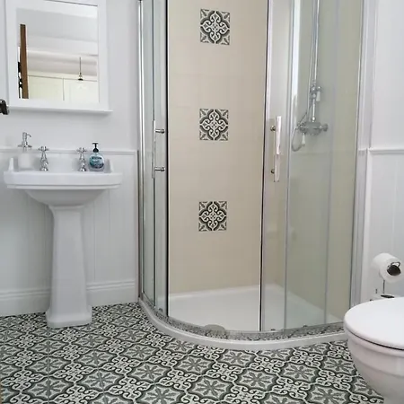 Biddy Ban's 3* Carnmalin