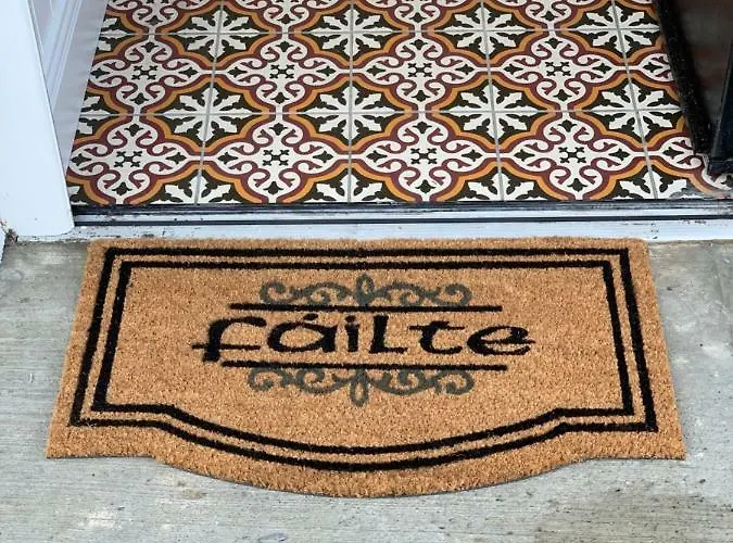 Biddy Ban's 3* Carnmalin