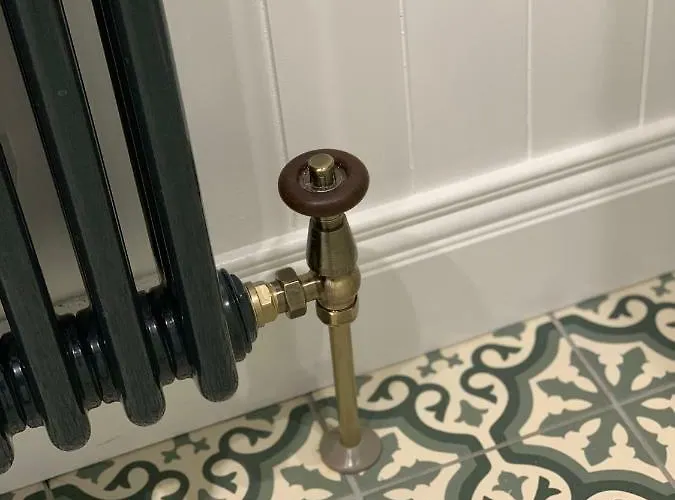 Biddy Ban's 3* Carnmalin